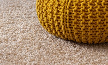 Como usar amido de milho para limpar facilmente sujeira derramada no carpete